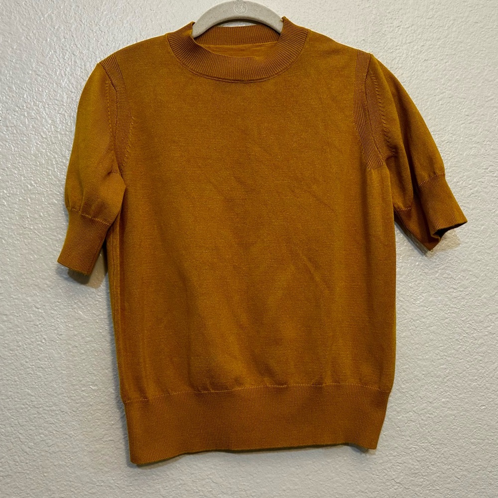 🌻3 for $13🌻 Burnt Orange Mustard Short Sleeve Lightweight Sweater, Size Small